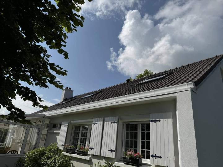 Rénovation de toiture avec pose de tuiles traditionnelles Côte d'Opale